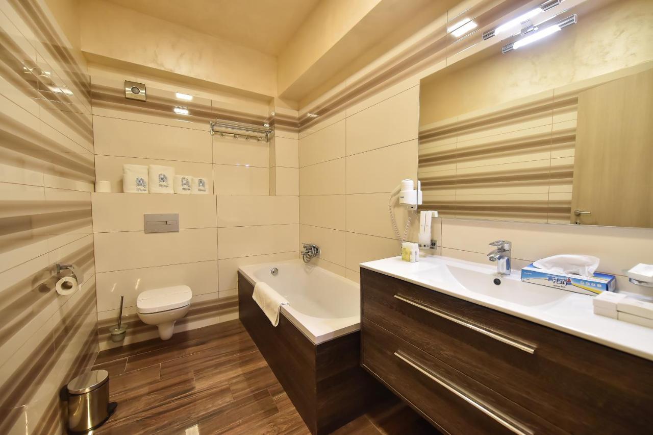 White Tower Private Apartment Beach View Mamaia Bagian luar foto