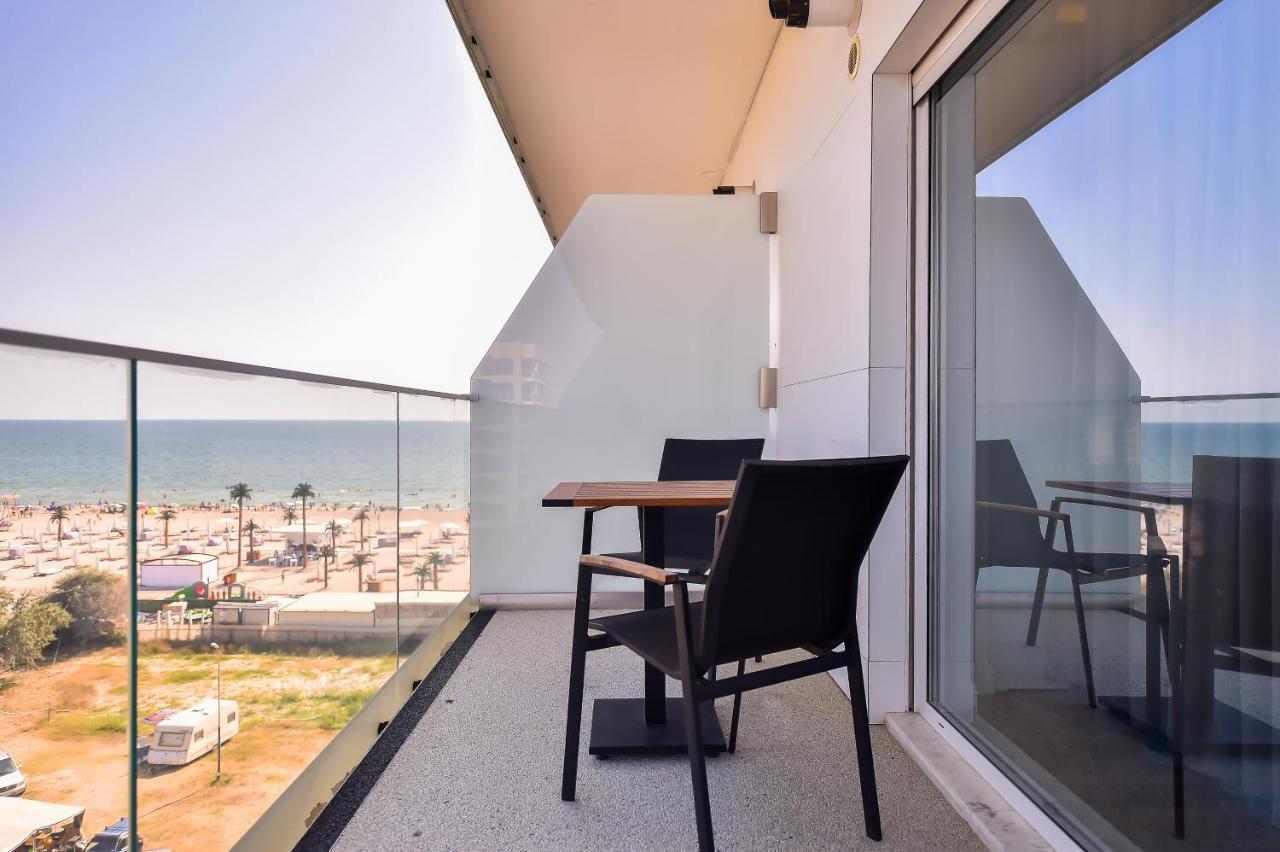 White Tower Private Apartment Beach View Mamaia Bagian luar foto